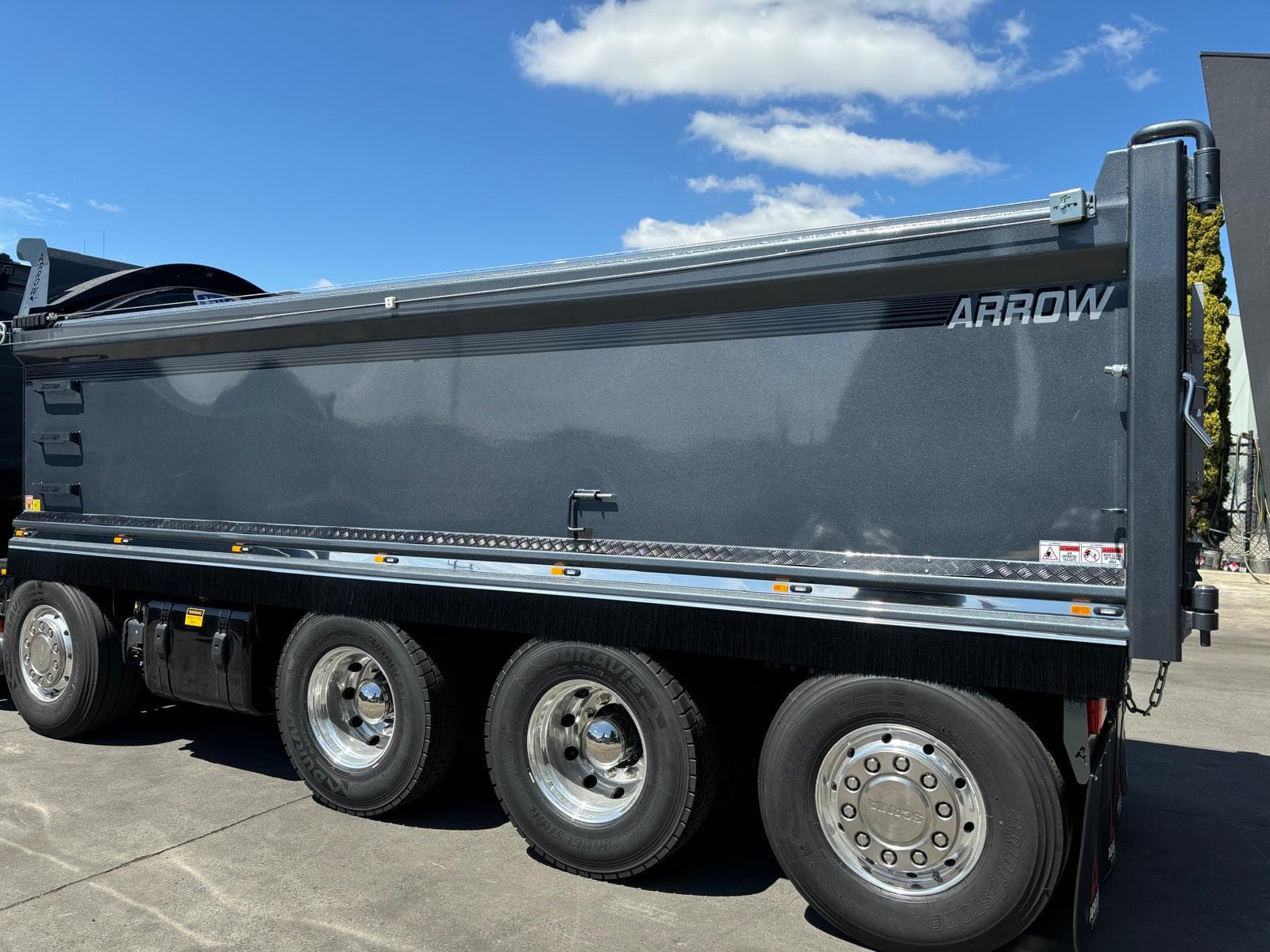Arrow Industries 10x4 tipper body — fleet setup